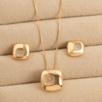 Conjunto Brinco e Colar Quadrado Banhado à Ouro 18k com Micro Zircônia Branca