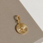 Pingente Banhado à Ouro 18K Medalha Frisada Estrela com Pedra Zircônia