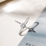 Anel Banhado à Ródio Branco Cravejado com Zircônia Branca