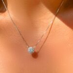 Colar Laços de Família banhada a Ródio Branco Cravejado com Zircônia Branca Delicado