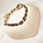 Pulseira Riviera Mocha Mousse Banhado à Ródio Branco Luxuoso