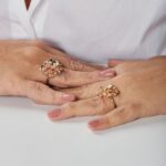 Anel Banhado à Ouro 18k no formato de Hortênsia Cravejado com Zircônia Elegante