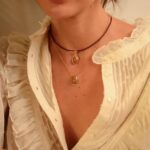 Colar Elinhos Banhado à Ouro 18k com Pedra Resinada Oval Pontilhada