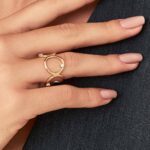 Anel Redondo Vazado Banhado à Ouro 18k com Pedra de Zircônia