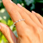 Anel Meia Aliança Banhado à Ródio Branco com Pedra de Zircônia