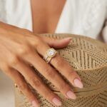 Anel Solitário Banhado à Ouro 18k com Pedra de Zircônia e Aparador Cravejado