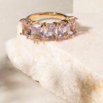 Anel Meia Aliança Cristal Banhado à Ouro 18k com 5 Pedras Rosa/Vermelho