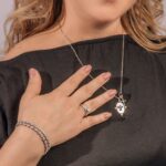 Colar  Banhado em Ródio Chapa Oval com Espírito Santo e  Cruz Cravejados com Zircônia Branco