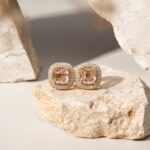 Brinco Banhado à Ouro 18K Cristal Morganita Quadrado Bege/Rose e Zircônia Branca