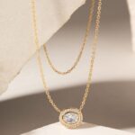 Colar Banhado à Ouro 18K  Oval com Zircônia Branca e Cravejado com Micro Zircônias