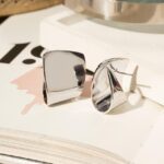 Brinco Banhado à Ródio Curvado Orgânico