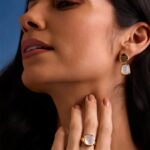 Brinco Banhado à Ouro 18K Polido com Madre Pérola Nácar Classic