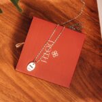 Colar Banhado à ródio Branco com Porcelana Oval com Escrita Amor