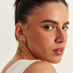 Brinco Banhado à Ouro 18K Ear Hook Colunas Curvo Vazado Cravejadas Zircônia