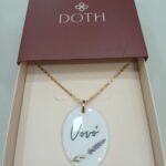 Colar Vovó com Porcelana Oval Grande com Flores