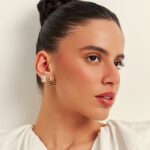 Brinco Banhado à Ouro 18K Quadrado Trabalhado com Detalhes Zircônia Branca